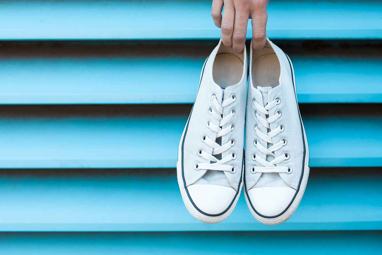 how to get your white sneakers white again