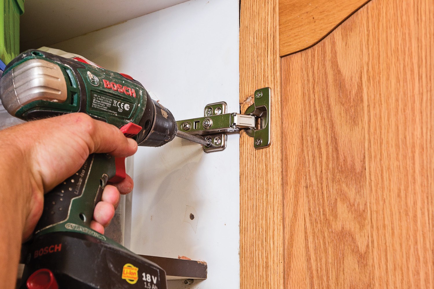 install kitchen wall cabinet screws