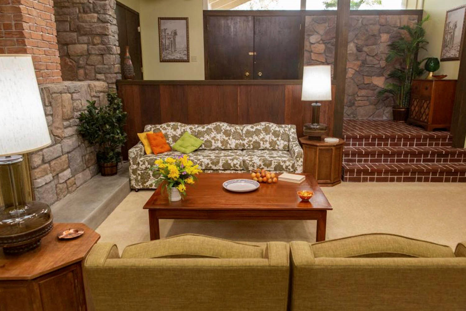 brady bunch living room images