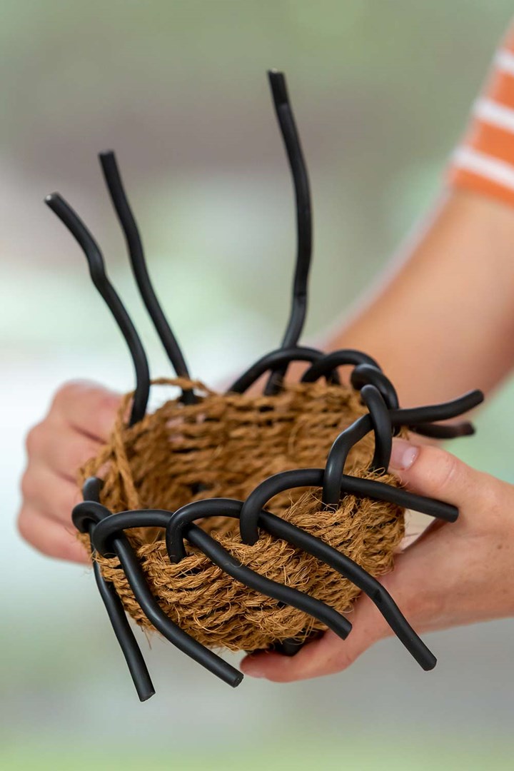 How to weave wire basket