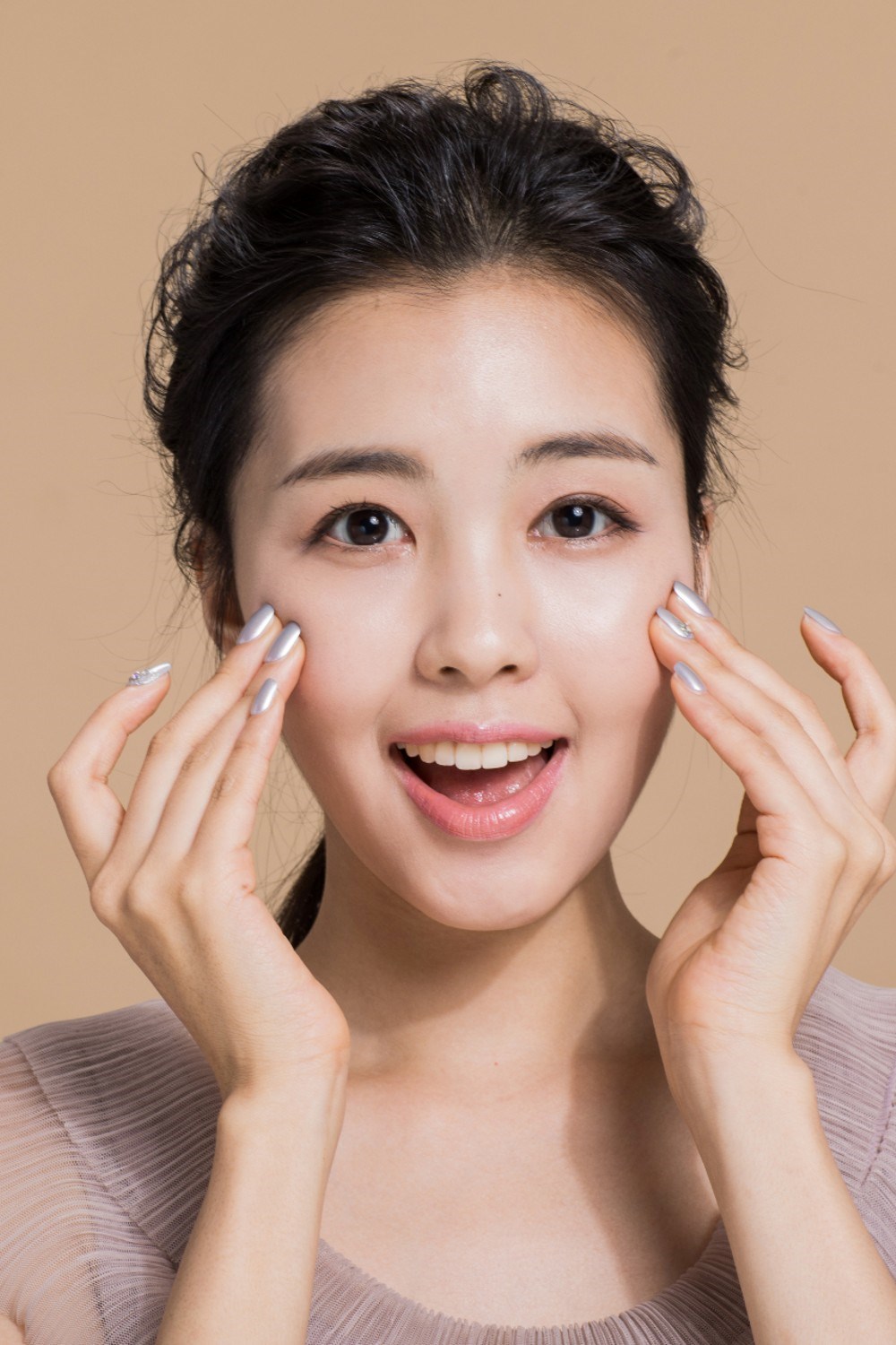 The Korean Face Massage That Will Make You Look Less Tired Better