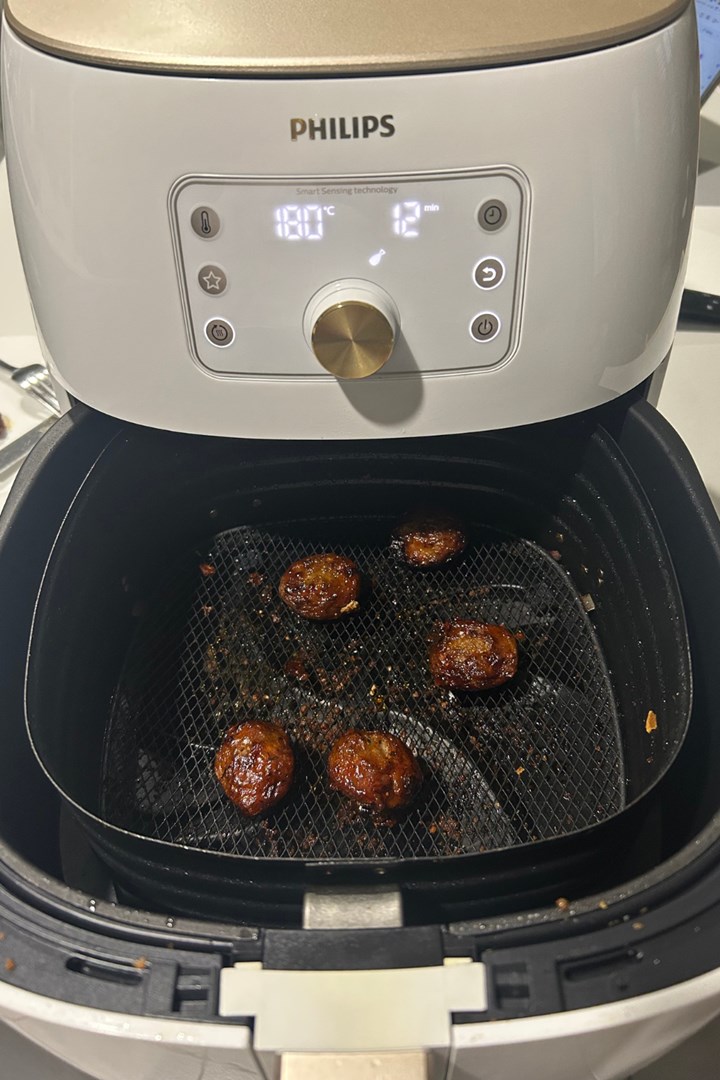 Philips Premium Airfryer XXL review: Large in more than just name