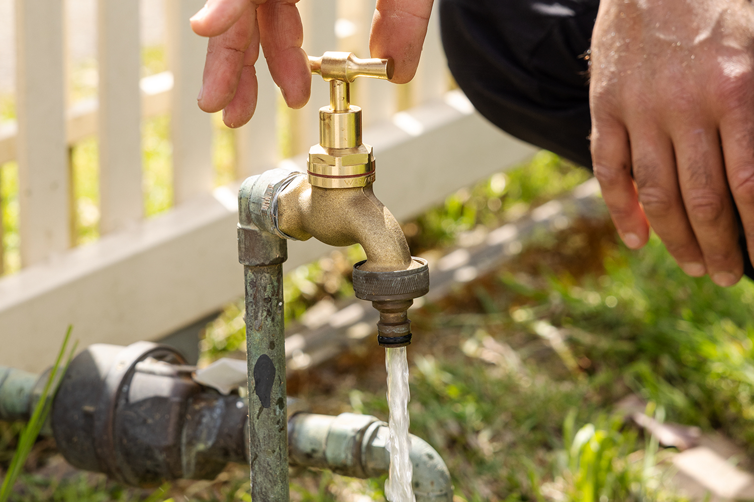 Leaking Garden Tap: How To Replace An Outdoor Tap | Better Homes and ...