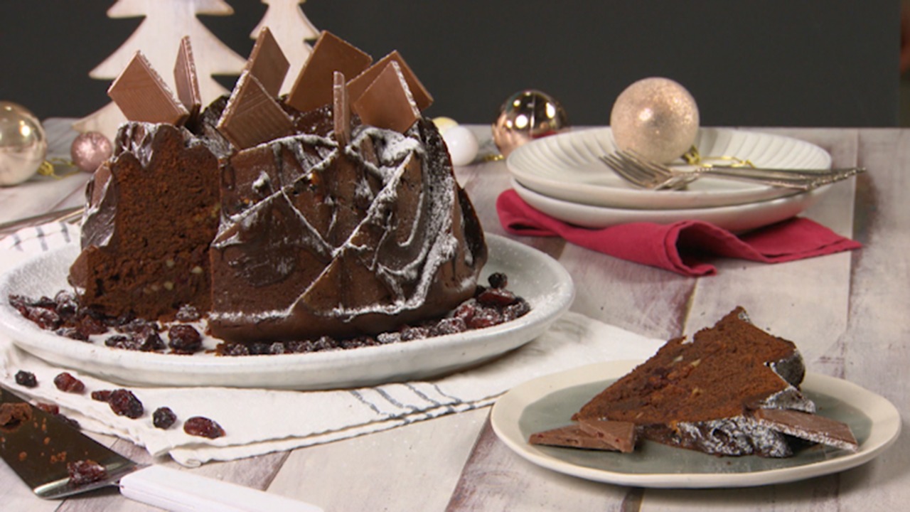 Cranberry chocolate crunch bundt recipe