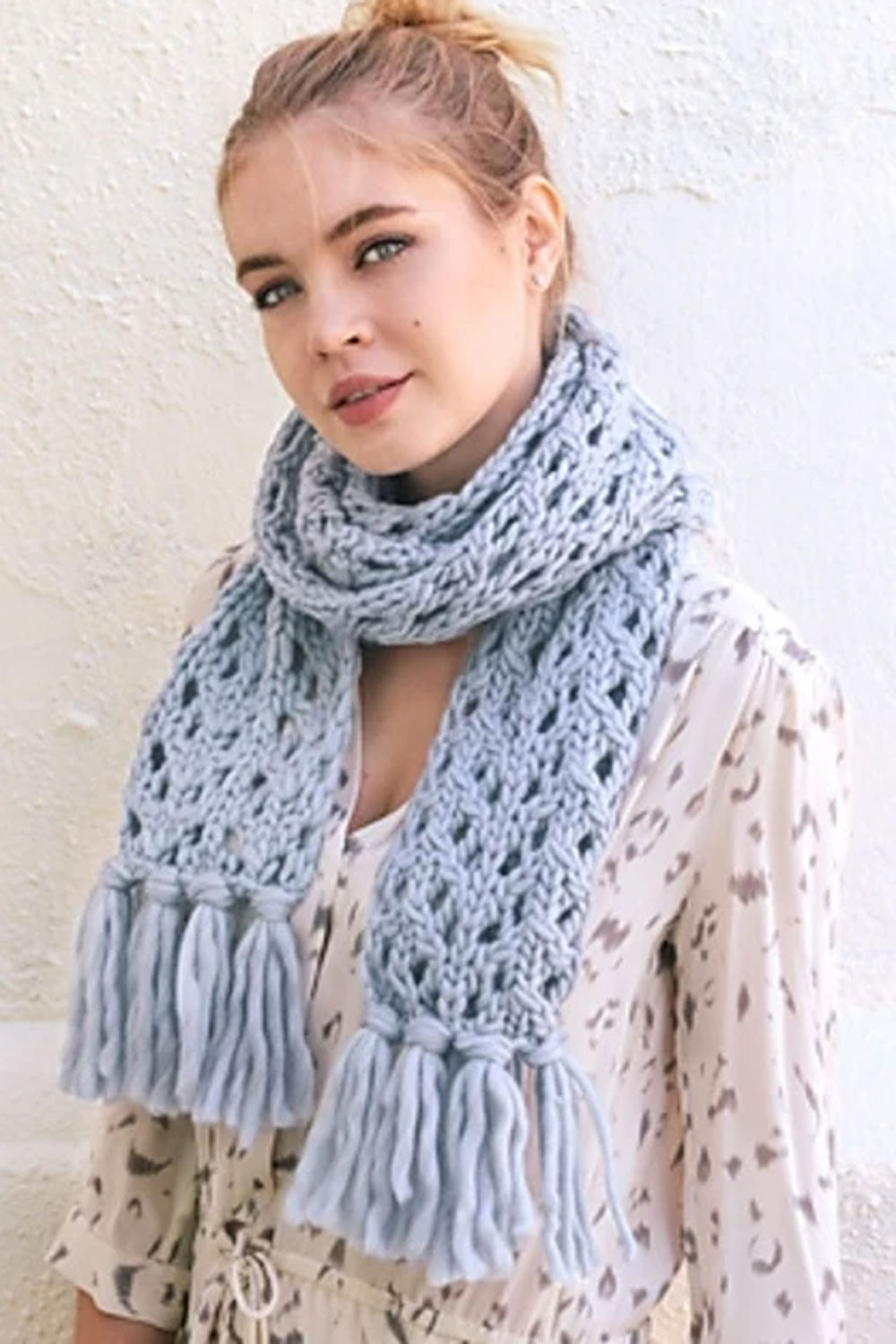 Lacy chunky scarf free knitting pattern.