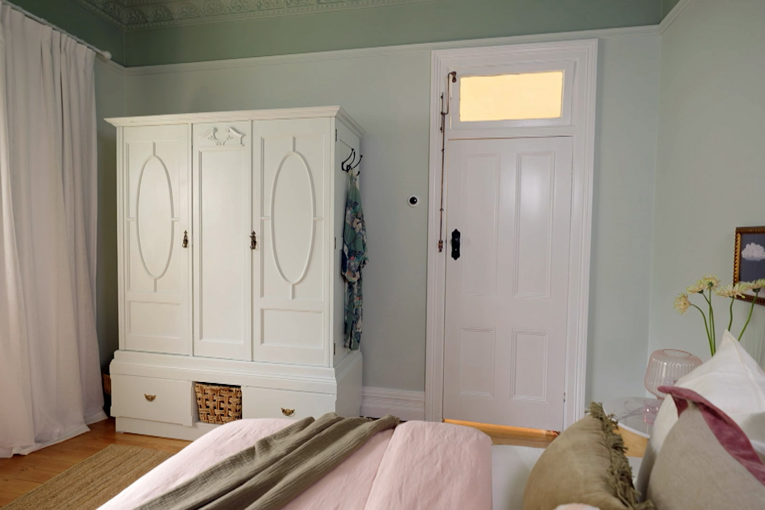 How to makeover an old wardrobe