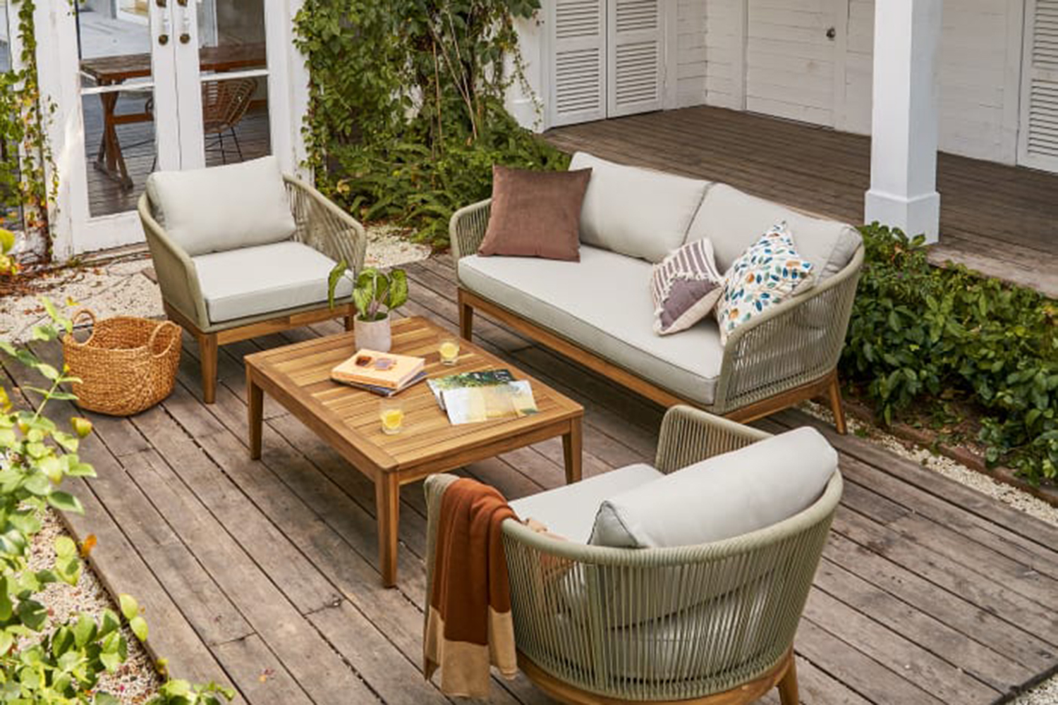 7 enchanting lounge settings for the perfect outdoor oasis